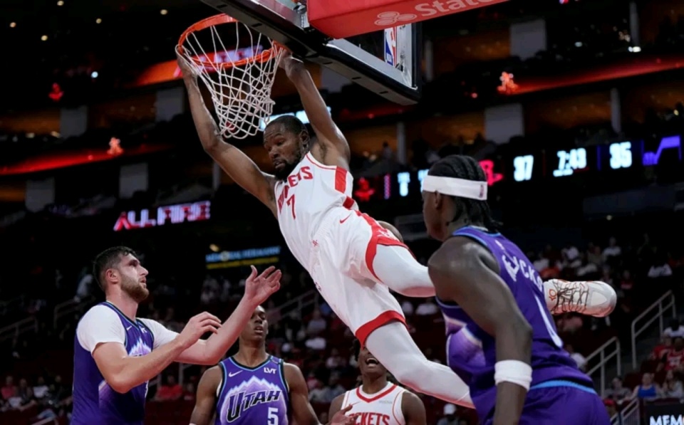 他身披火箭, 而自己 他身披火箭, 而自己